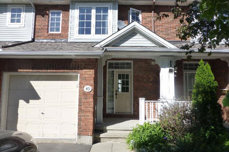 Clean, Bright 3 BR Townhouse in Village Green Kanada Lakes