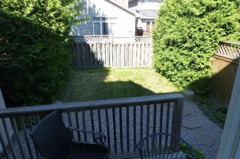 Clean, Bright 3 BR Townhouse in Village Green Kanada Lakes