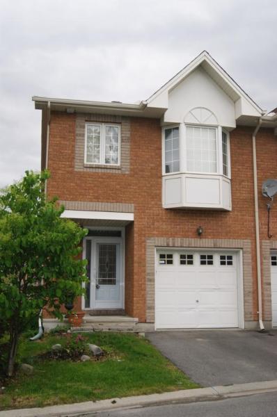 Gorgeous 3 Bedroom Townhouse Available for June 1st!
