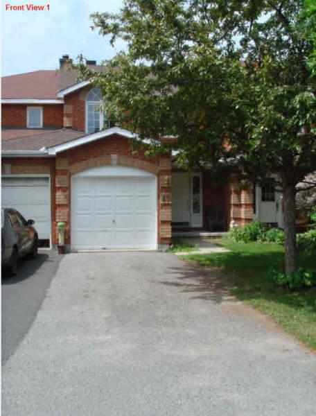 Kanata Lakes townhome on a quiet cul-de-sac (available July)