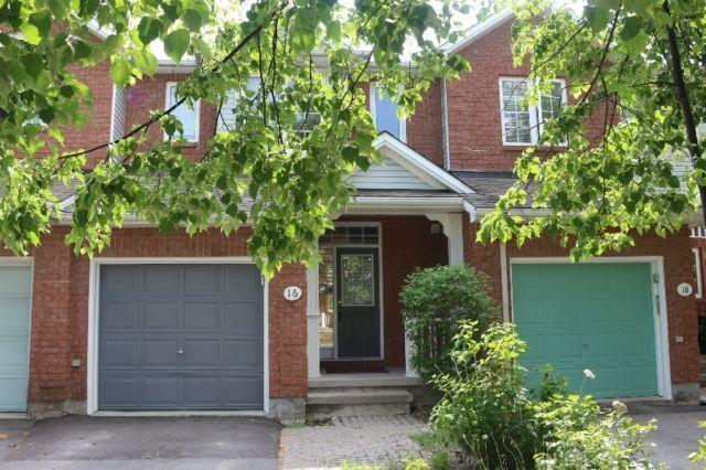 Lovely townhome back to park in Kanata Lakes for rent