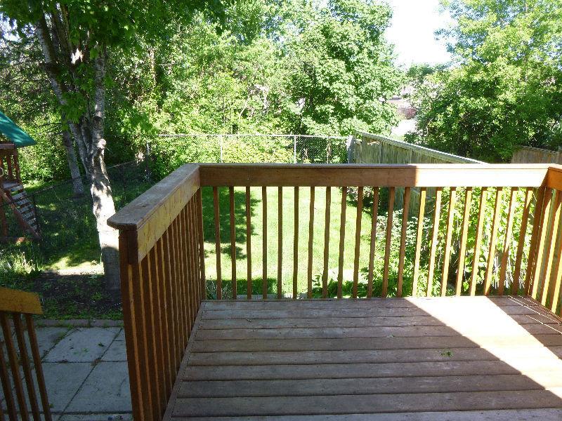 Townhouse in Bridlewood, $1600 neg. 15 min to DND Carling Campus