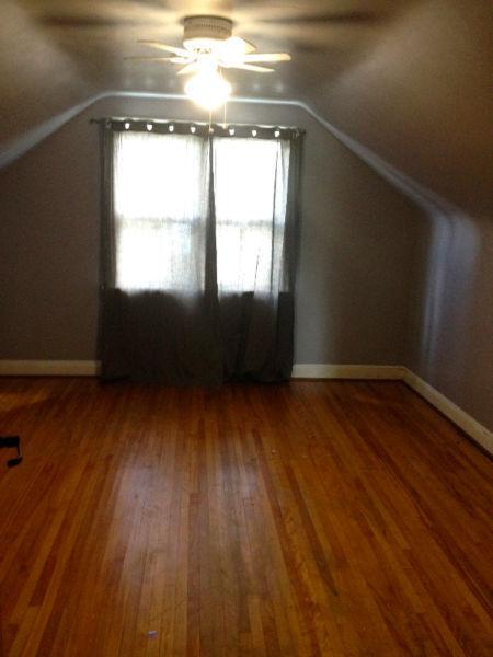 Mohawk Student House & Rooms for Rent-5 mins from College!