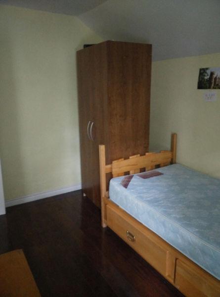 One bedroom in downtown close to Queen's, $500 inclusive