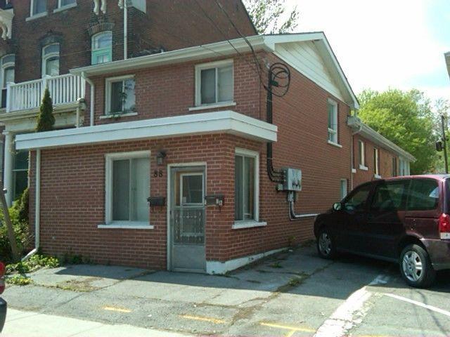 ROOMS FOR RENT DOWNTOWN NEAR QUEEN'S - 88-B Wellington St