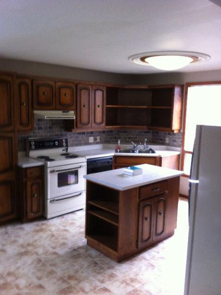 EXCELLENT STUDENT ROOMS - 1 MIN WALK TO CONESTOGA COLLEGE-DOON