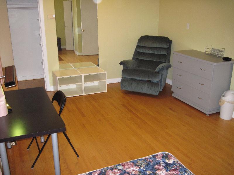 Cozy room for rent at westend of  near Algonquin College