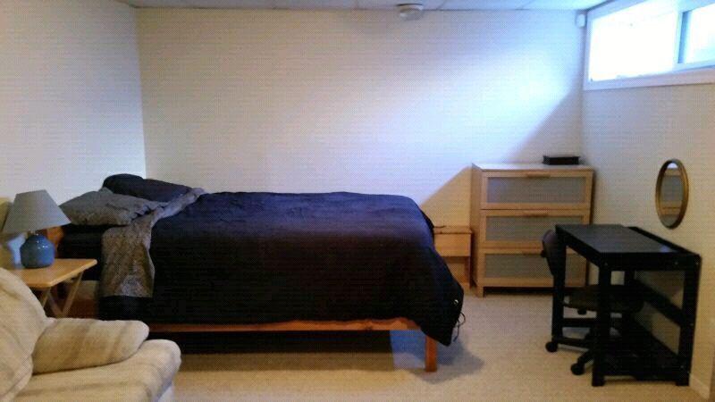 Large 2 piece room furnished and available near Champlain bridge