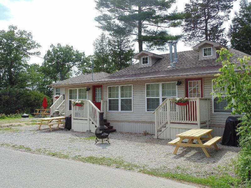 2 bedroom cottage in Downtown Grand Bend ** July 8 - 15 **