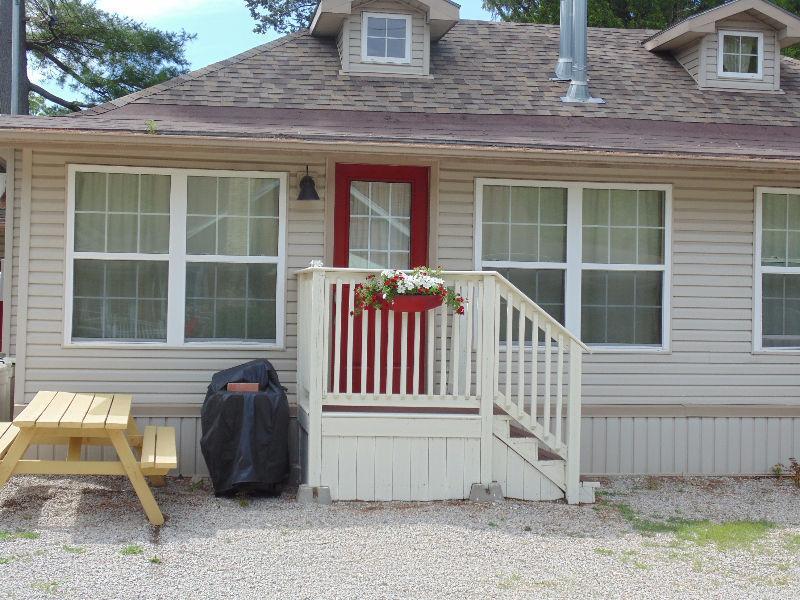 3 Bedroom Cottage in downtown Grand Bend ** July 15 - 22 **