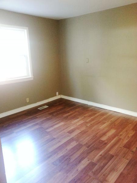 Cozy Main Level on Dean Ave in Gatchell --------All Inclusive