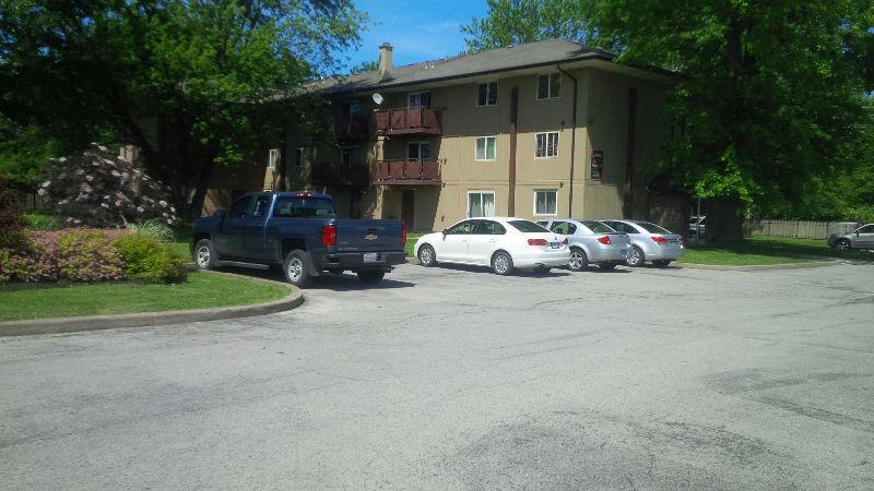 Must see!! Spacious & Modern 2 bedroom Apartment unit available