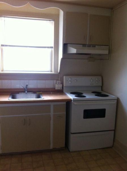 Niagara Falls 2 Bdrm Apt. $790 plus hydro Aug 1