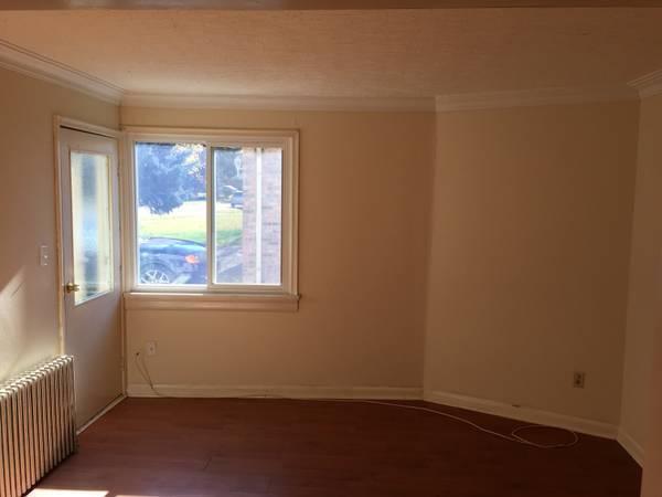 Two Bedroom Apartment in a Good Area near lake for $750.00