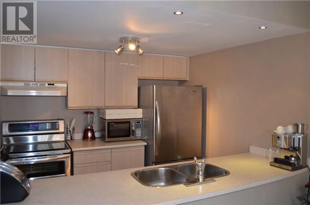 Gorgeous Well Maintained Townhouse, 2Beds, 2B, 87 LILLIAN ST