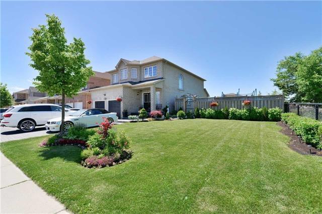 + 2 Bedroom Home With 4 Washrooms In A Great Location!