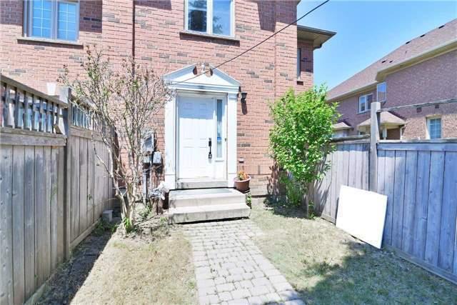 3 Bedroom 3 Washroom Fabulous Freehold Townhouse, Laminated Fl