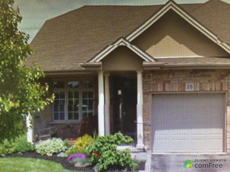$369,900 - Townhouse for sale in Welland