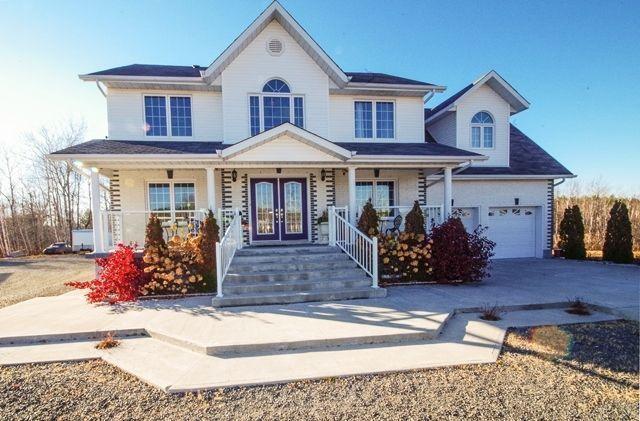 Beautiful 5 Bedroom 2 Storey Executive Home On 5 Acres in Garson