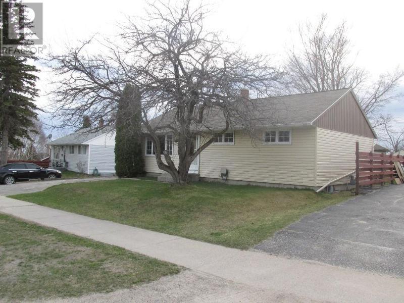Immaculate bungalow at a very generous price in Elliot Lake!