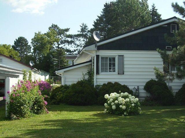 OPEN CONCEPT MOVE IN READY STURGEON FALLS BUNGALOW+GARAGE+SHEDS