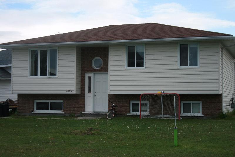Solid 4 Bedroom Bungalow In a Family Friendly Neighbourhood!!!