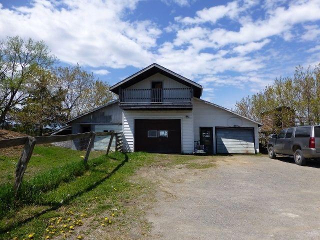 Spacious 2 storey home in outskirts of town (Noelville Ont.)