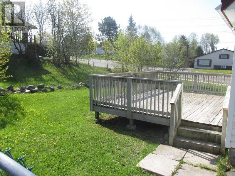 Updated turnkey property conveniently located in Elliot Lake!