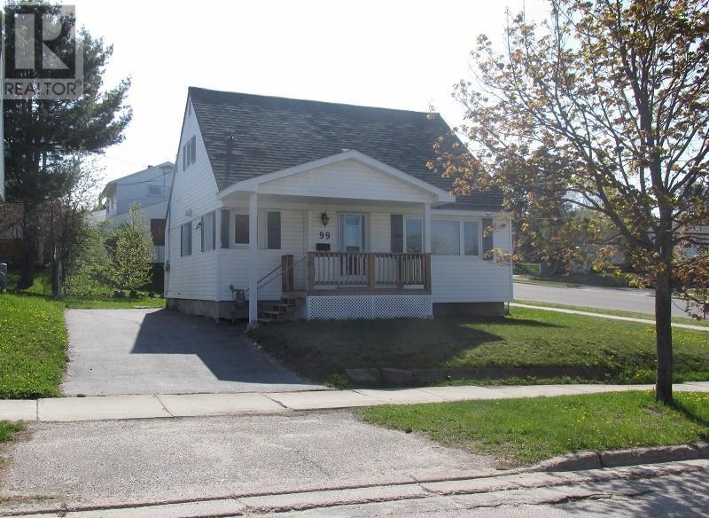 Updated turnkey property conveniently located in Elliot Lake!