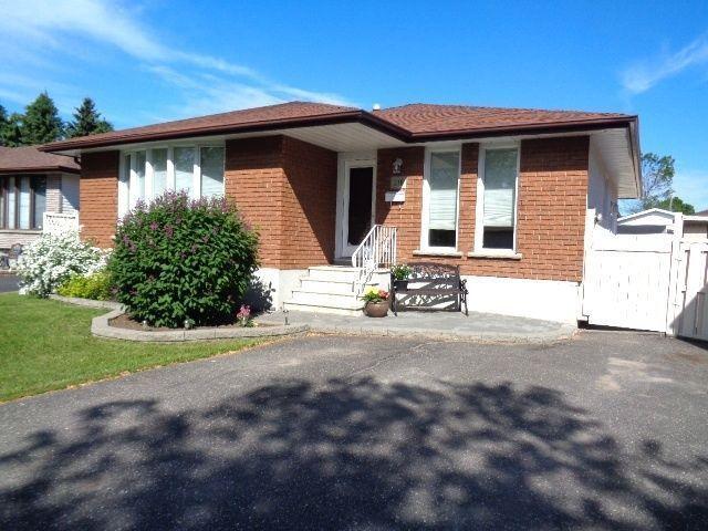 OPEN HOUSE SUN 2-4PM 216 HUMBER CR