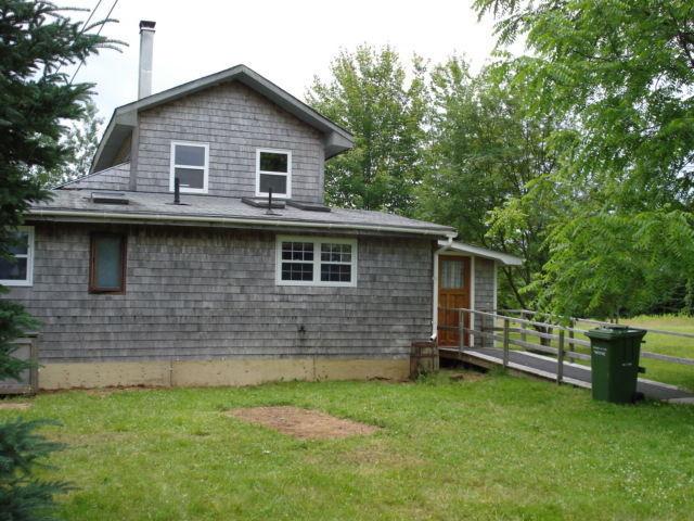 Waterfront house 2BR 1Bath on 10acres 10mins from Montague