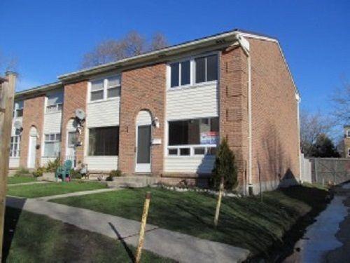 * Super Cute* 2 Bdrm Condo* 1.5 Bath * Avail NOW *Finished Bsmt