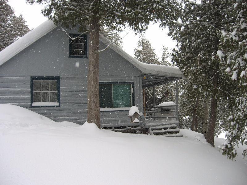 Cabane à bord de lac Dasserat