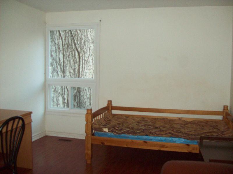 Finch & Keele - large clean bright room in townhouse