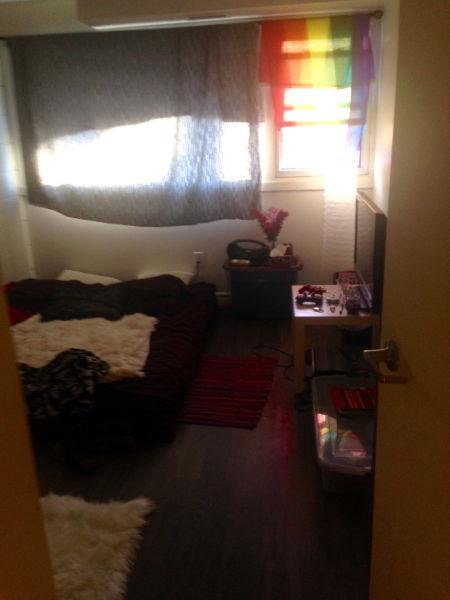 ROOM RENTAL *MOVE IN ASAP!!!* Perfect for Trent students !