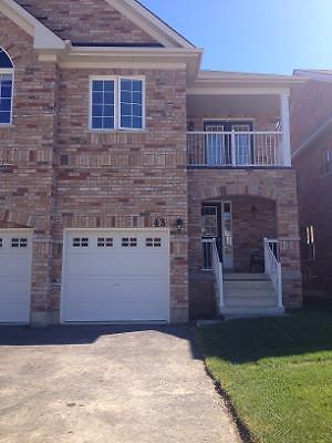 5min Walk to NOTL *Females only