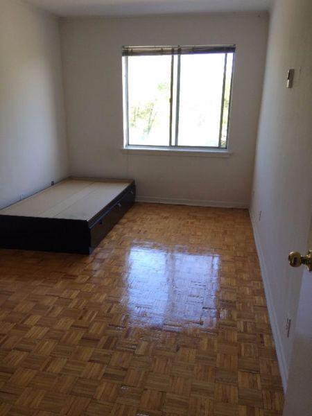 FALL SUBLET AVAILABLE IN 2 BEDROOM APARTMENT