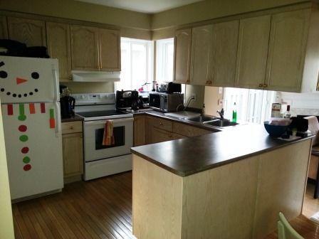 Students - 1 to share 5-Bdrm House - Sept 1 - 14 Devine Cres