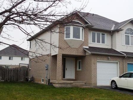 Students - 1 to share 5-Bdrm House - Sept 1 - 14 Devine Cres