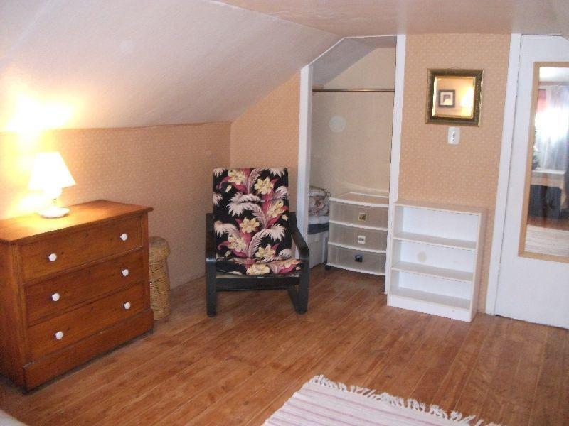 Welland - Large second floor furnished room for rent