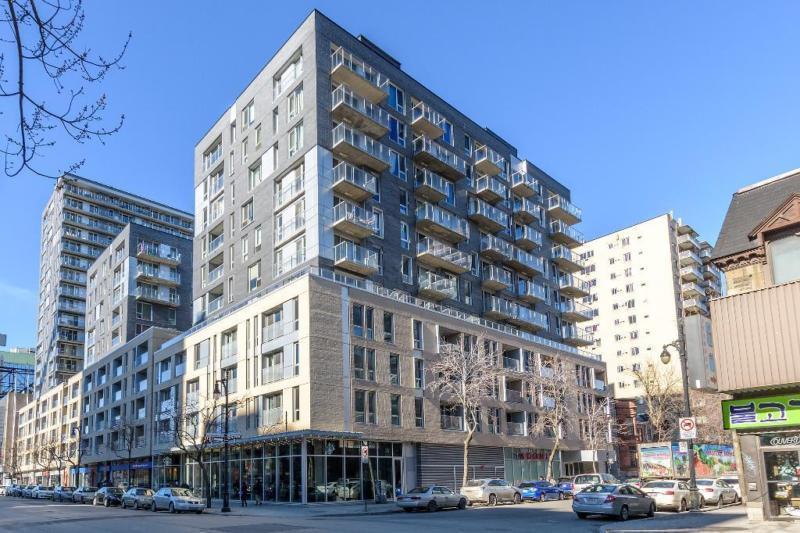 Downtown 2 Min. to Metro Atwater luxury 2bdrm condo with 1garage