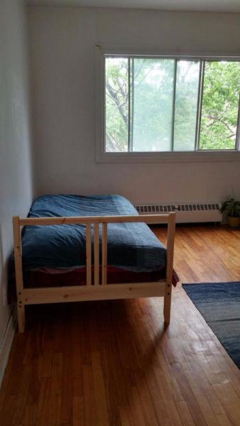 chambre meublée/ furnished room available