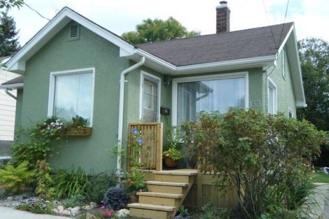 ***BELLE petite maison à St-Sauveur (À 3 minutes du village)***