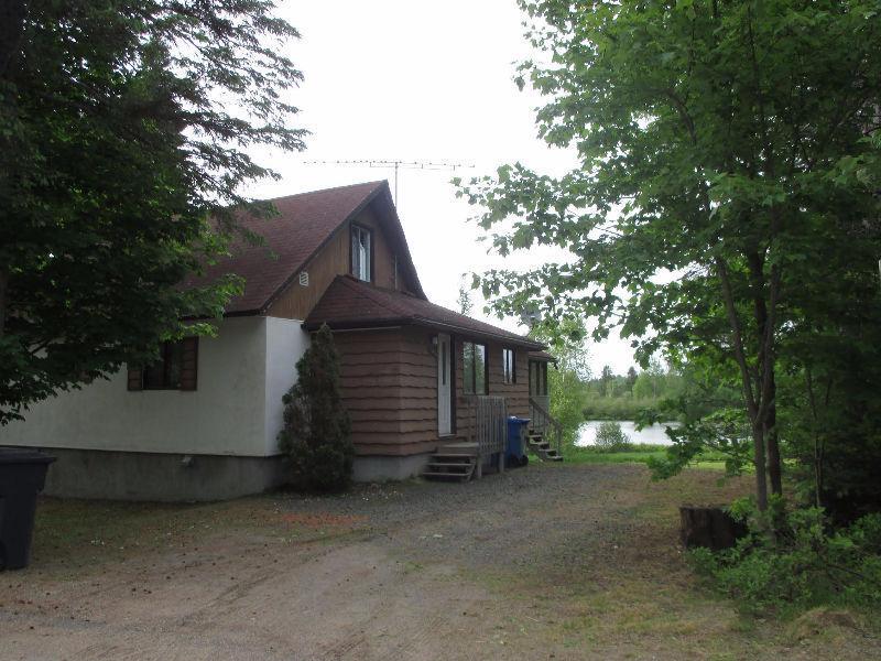 CHALET À LOUER 1HR DE MONTRÉAL (AU MOIS ou BLOCS de 2 SEMAINES)
