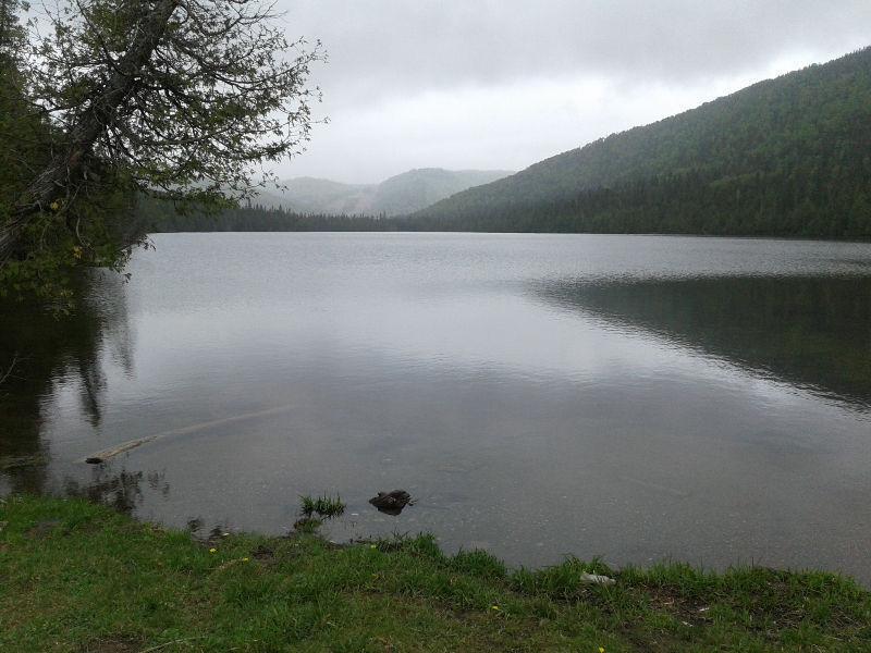 Shack au bord d'un lac