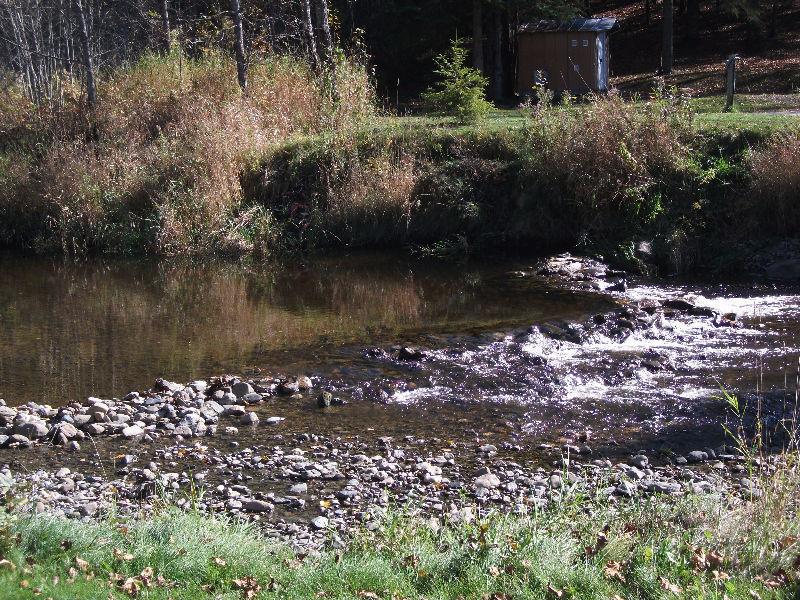 CHALET BORD DE L'EAU
