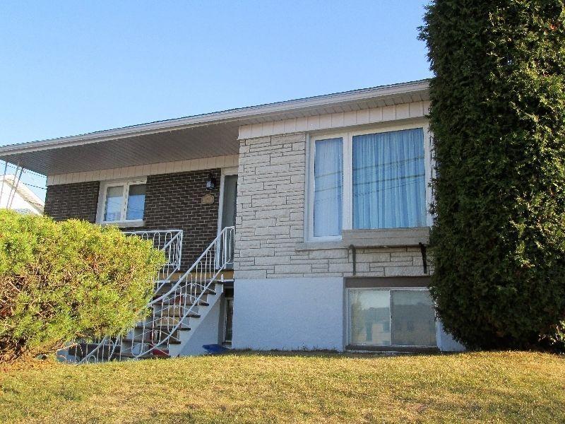 Alma lac St-Jean; maison à revenue impeccable et abordable