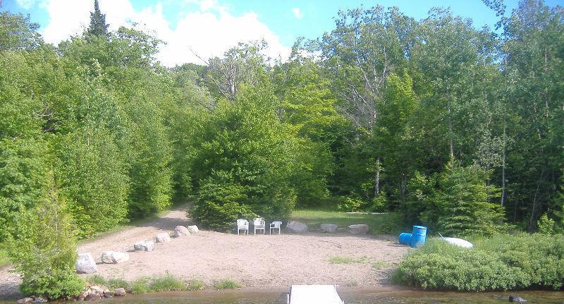 Vue sur le lac et plage privée