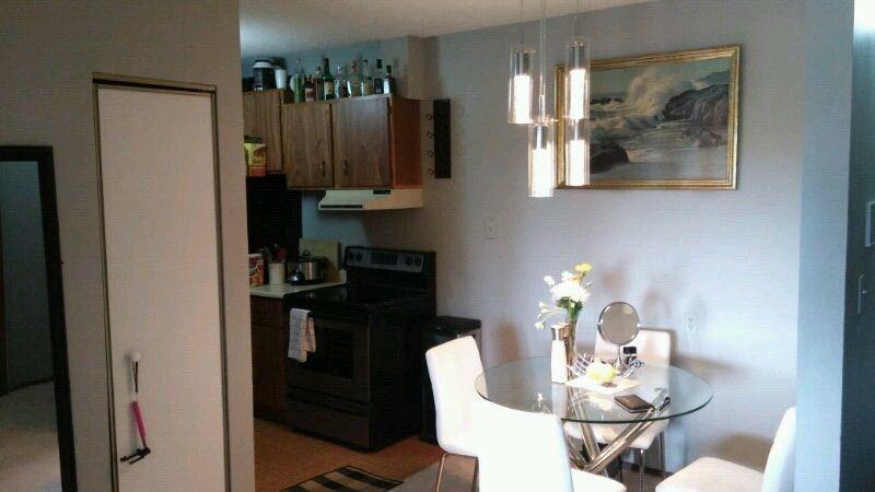Beautiful bright 1 bedroom Kingsmere apartment for rent