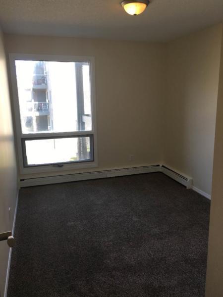 Spacious 2 Bedroom Apartment | * ONE MONTH FREE * |Great Locatio